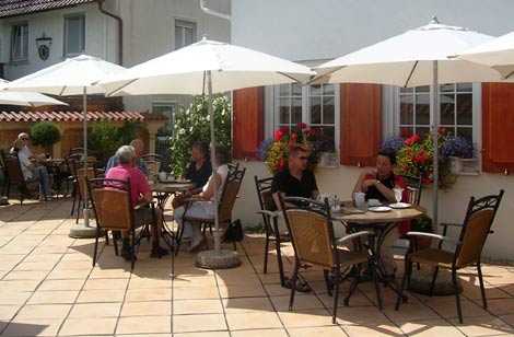 Kirche Steinhausen - Blick zum Cafe