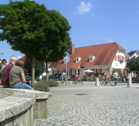 Kirche Steinhausen - Blick zum Cafe
