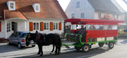 MoorExpress mit Kutscher Karl vor dem Cafe Schmid